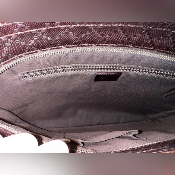 💎 SOLD - GUCCI Diamonte Embossed Leather Slim Zip Closure Crossbody Authentic! - Picture 5 of 16